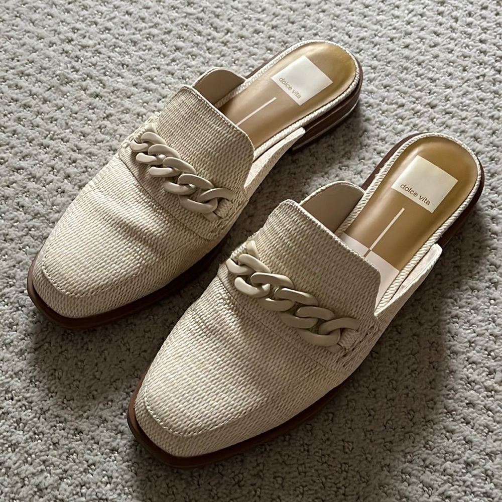 DOLCE VITA WOVEN MULES WITH CHAIN DETAIL SIZE 8